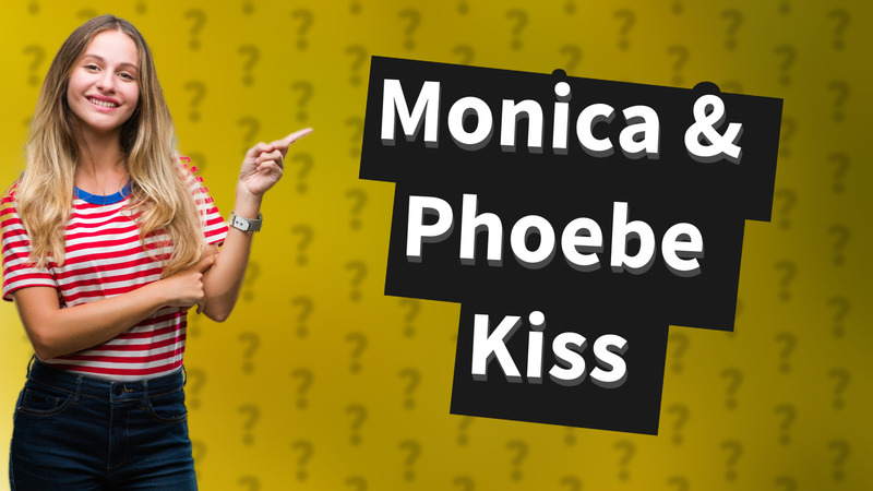 Monica & Phoebe Kiss